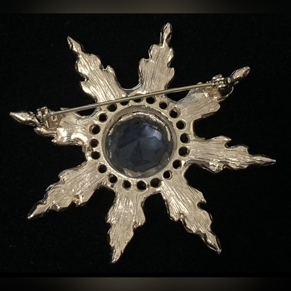 Large Vintage Gold Tone Elegant Brooch Pin Multifaceted Accent Center Sun Burst - Picture 4 of 7
